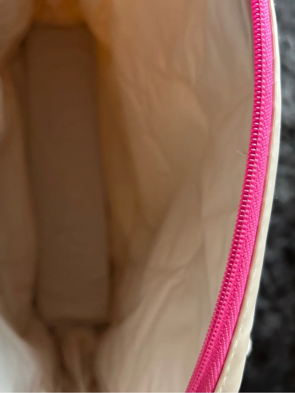 Clinique Quilted Puffer Makeup Travel Bag - Cream & Pink